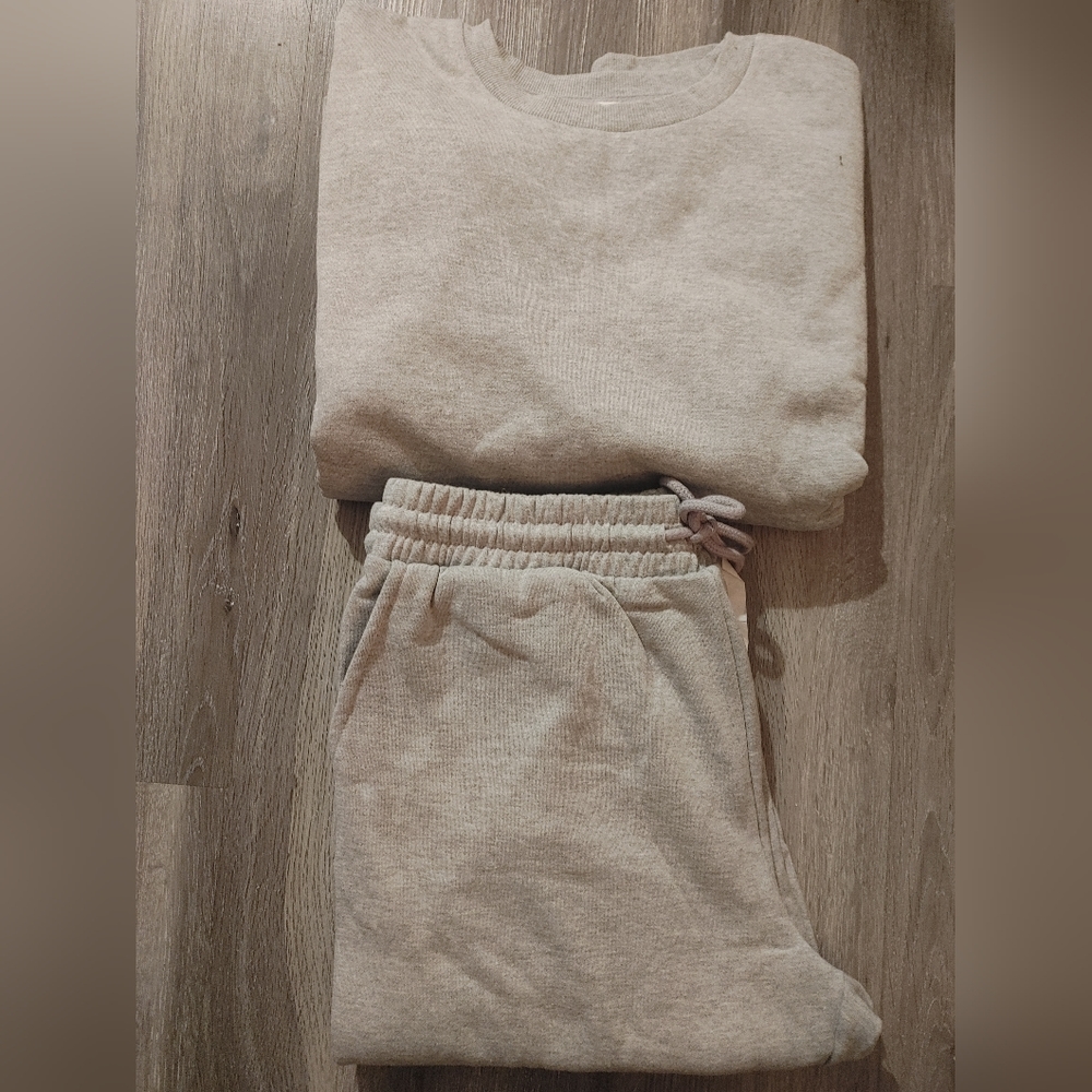 Heather Gray round crew neck sweater pant jogger set
